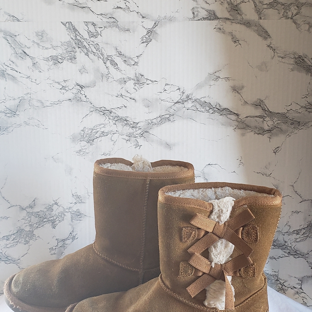 Brown Shearling Lined Boots with Bow Detail